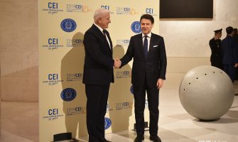 Marković stigao u Rim, dočekao ga Konte