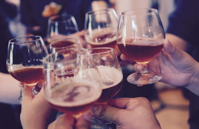 Alkohol konzumira svaki treći učenik, svaki peti cigarete, 11% puši marihuanu