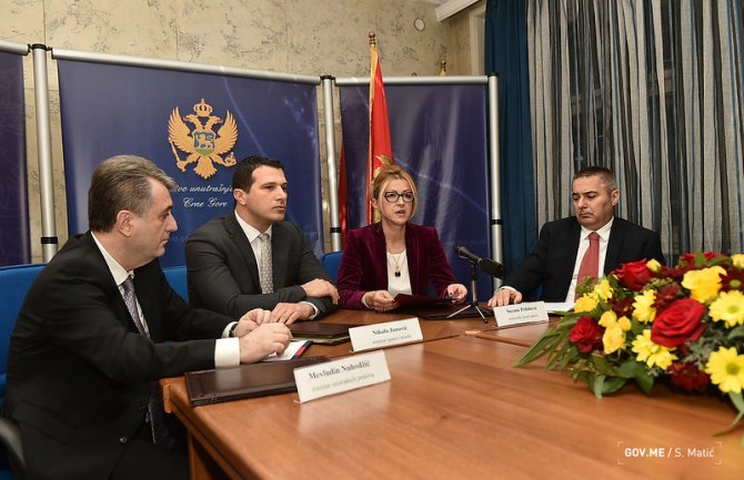 Za digitalnu pismenost i zaštitu djece u sajber prostoru 70.000 eura 