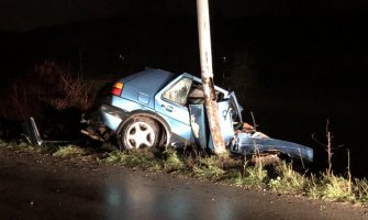 Golfom udario u stub rasvjete, teško povrijeđen