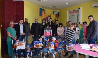 Mladi SNP Berana obradovali djecu iz Dnevnog centra sa posebnim potrebama 