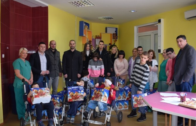 Mladi SNP Berana obradovali djecu iz Dnevnog centra sa posebnim potrebama 