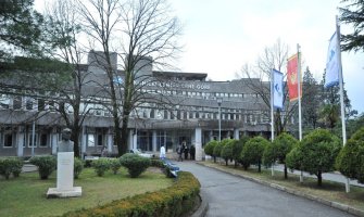 Eraković: Više ljekara dolazi u KCCG nego što ga napušta