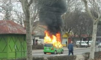 Eksplodirala plinska boca u taksiju, vozač izletio iz automobila
