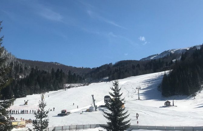 Prvi februarski skijaški vikend: U Plavu 22cm snijega, na Žabljaku 21, Kolašinu 20