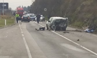 Težak udes na putu PG-DG: Poginula jedna osoba