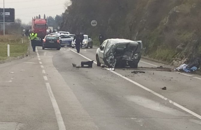 Težak udes na putu PG-DG: Poginula jedna osoba