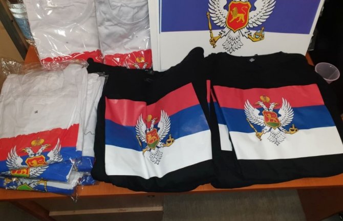 Na granici oduzeto 239 majica sa trobojkama i 70 baklji