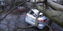 Najmanje 22 osobe su poginule i 140 zgrada uništeno u udaru tornada (FOTO) (VIDEO)