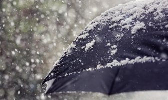 Slaba kiša, na sjeveru povremeno susnježica i snijeg