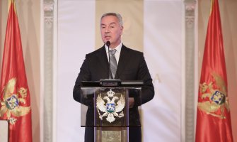 Đukanović: Za sada nema potrebe za zatvaranjem škola 