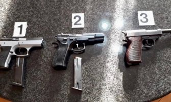 Pretresi na 8 lokacija u Podgorici, pronađena veća količina oružja, 5 uhapšenih