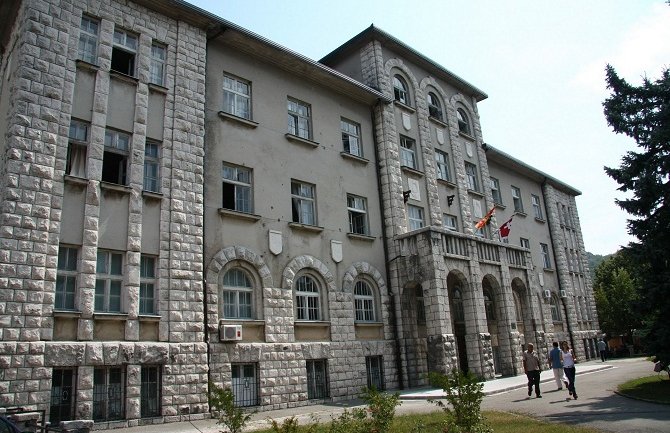   Počela distribucija besplatnih udžbenika na Cetinju