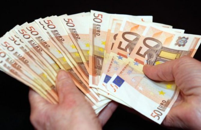 Poslodavci koji rade u vrijeme epidemije dužni da zaposlenom koji je u karantinu ili obaveznoj samoizolaciji isplate punu zaradu