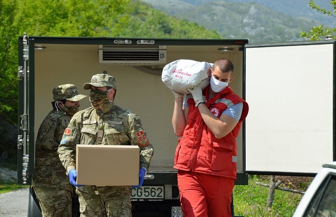 Crveni krst i Vojska pomažu najugroženijim mještanima Ostrosa