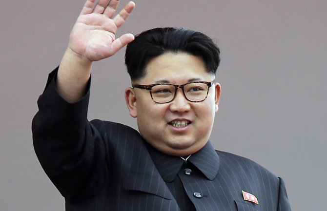 Kim Džong Un u kritičnom stanju, bori se za život