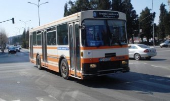 Kontrola autobusa i kombi vozila: Isključeno iz saobraćaja pet vozila, kažnjeno 57 vozača