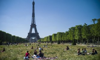 Parižani nakon 11 sedmica karantina ponovo u parkovima