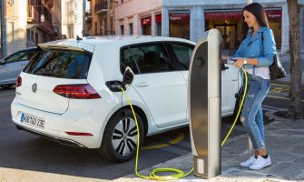 Njemačka uvodi punjače za električna kola na svaku benzisku stanicu