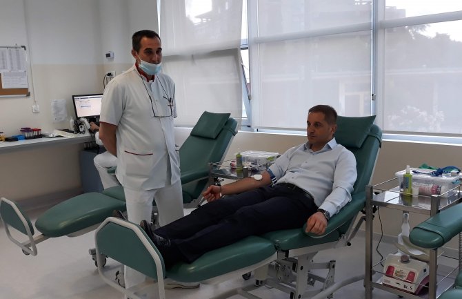 Šehović donirao krv: Humanost, solidarnost i odgovornost su temelj ovog društva