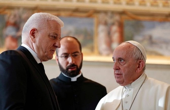 Papa Franjo ne planira ove godine da putuje u inostranstvo, ništa od posjete našoj zemlji