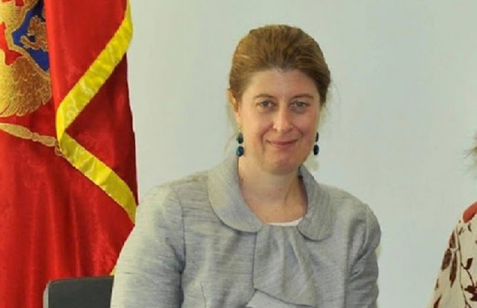 Britanska ambasadorka zaprepaštana: Dok sam pričala za zaposlenom IJZ-a neki čovjek je namjerno kašljao u našem pravcu 