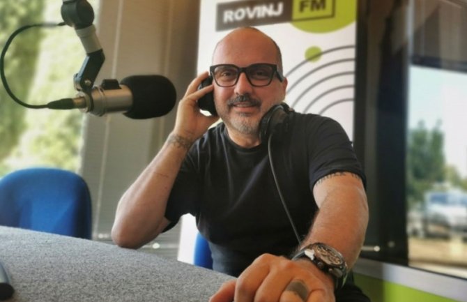 Toni Cetinski radi kao DJ u hotelu i voditelj na radiju, posadio i baštu