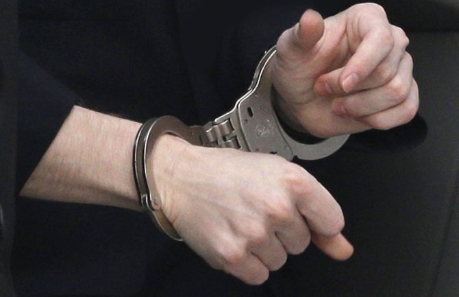 Policija u Beranama i Rožajama pronašla marihuanu,kokain,heroin, oružje, uhapšena jedna osoba