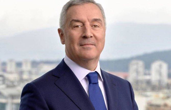 Đukanović: Mladi da vjeruju u sebe i da poštuju svoju državu