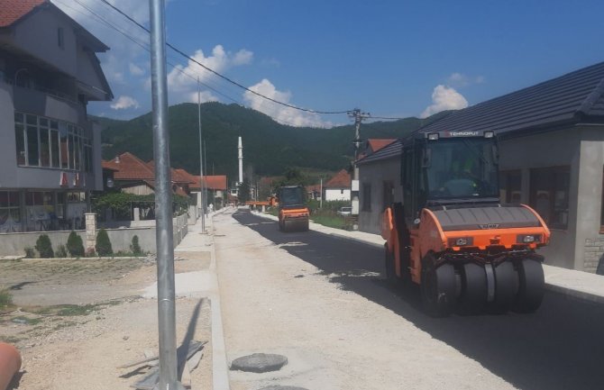 BP: Završni asfalterski radovi u Ulici Resnik(FOTO)
