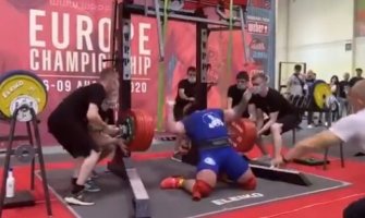 UZNEMIRUJUĆI VIDEO: Ruskom dizaču tegova pukla oba koljena prilikom podizanja 400 kilograma (VIDEO)