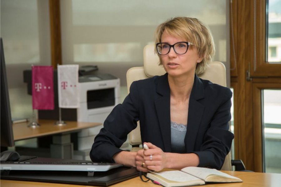 Dina1