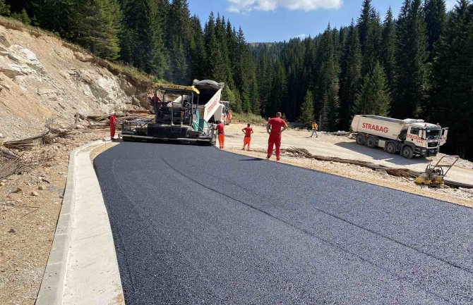 Počelo asfaltiranje pristupne saobraćajnice prema planinskom centru Štedim