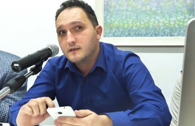 Religioznost i Crna Gora: Ko je želio položaj i stan, nije izbjegao da pomene da pop ili hodža u njegovu kuću ne dolaze