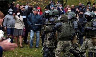 Minsk: Policija šok bombama i hapšenjem rastjerala protest protiv Lukašenka