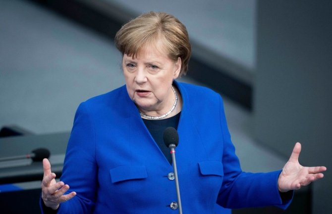 Veber: Merkel imala dvojak odnos prema Đukanoviću