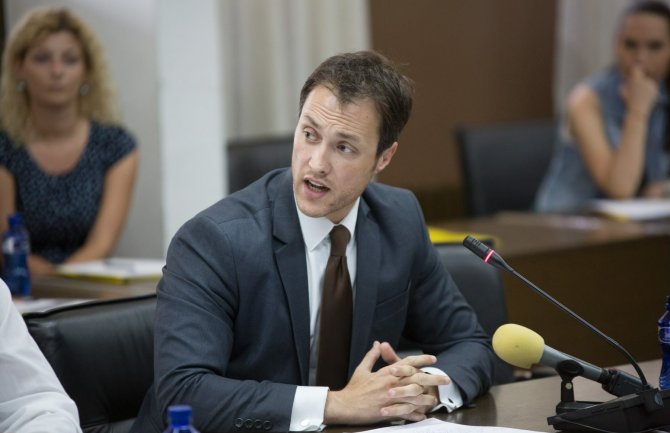 Milačić Konataru: Recite javnosti kako i sa kim planirate da sprovedete Harasanijev plan