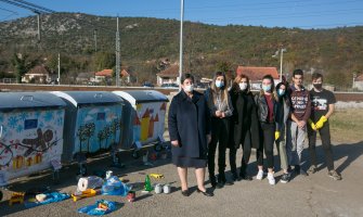 Danilovgrad dobio tri nova oslikana kontejnera