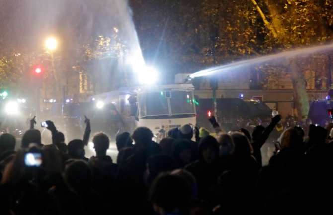 Pariz: Uhapšeno više od 100 demonstranata protiv zakona o bezbjednosti