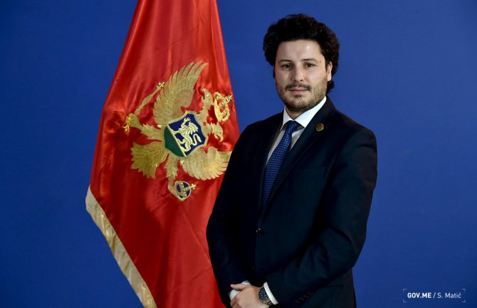 Abazović: Okrenimo se jedni drugima, neka ljubav, jedinstvo i dobrota preovladaju u odnosu na mržnju, razlike i netoleranciju