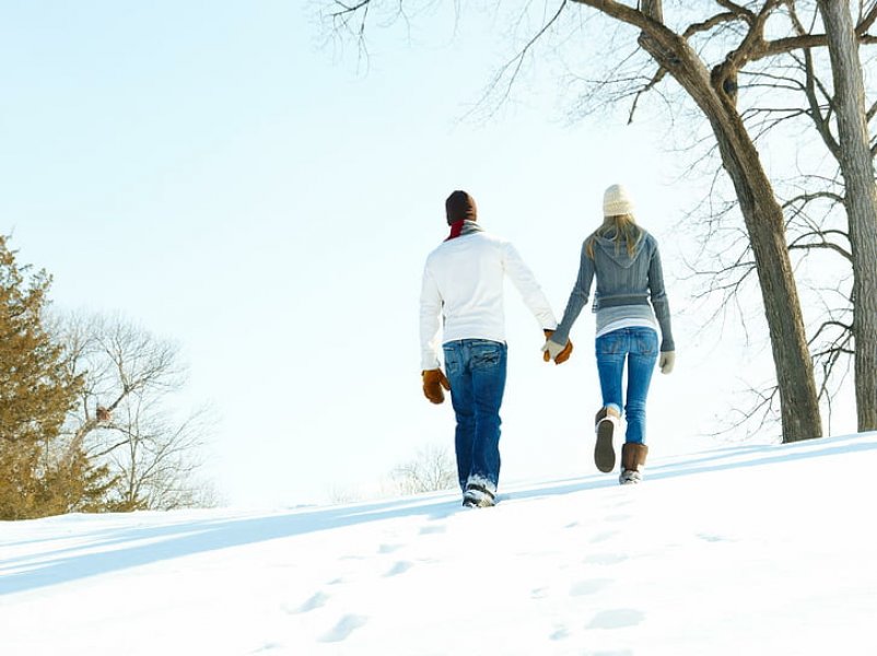 boygirlattitudewarmthlovewintersnowmittenscouplewalkingonsnowfieldwallpaperpreview