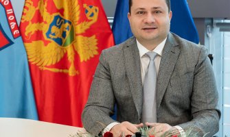 Smolović čestitao Božić: Izazovna godina naučila nas je da je solidarnost vodilja u bolju budućnost