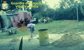 Horor u Italiji: Spaljivali tijela iz grobnica, pa prodavali grobna mjesta po dva-tri puta(VIDEO)