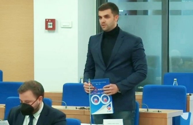 Božović: Jednokratna pomoć MA populistički potez i želja da se operu ruke 