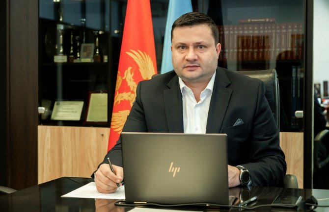 Za godinu dana broj nezaposlenih se povećao za 1200, Smolović: Vlada da poveća podršku privredi i završi kapitalne projekte 