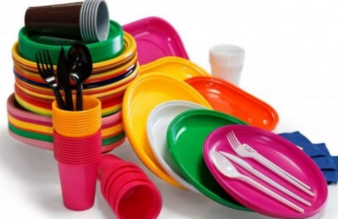 Uskoro zakon o zabrani upotrebe određenih proizvoda od plastike