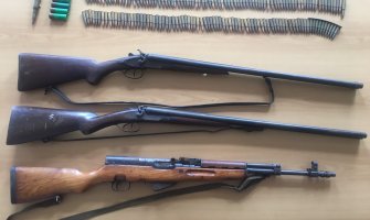 Pretresi na Cetinju, policija oduzela tri puške i municiju