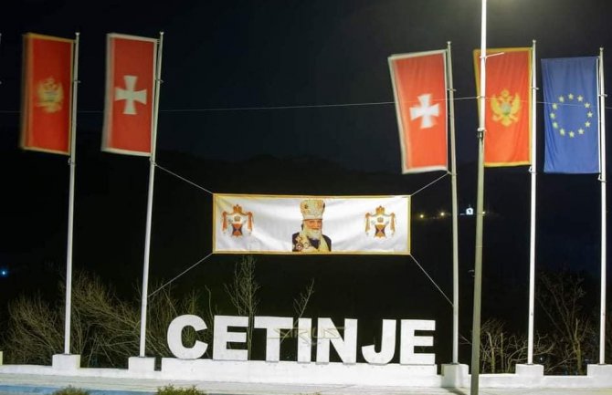 Policija i zaštitna ograda na Cetinju zbog Premijerskog sata;