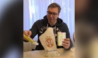 Vučić šalje paket pomoći za penzionere sa vitaminima i mineralima(VIDEO)