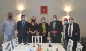 Za djecu iseljenika otvoriti školu crnogorskog jezika i kulture u Parizu